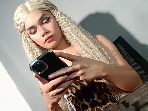 hugecockbabe online show from March 2026 04:52:01 PM