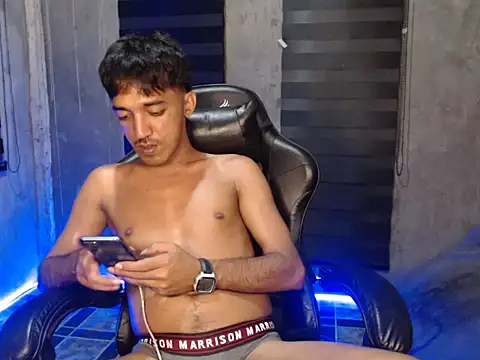 RowyCam online show from December 2025 04:08:01 PM