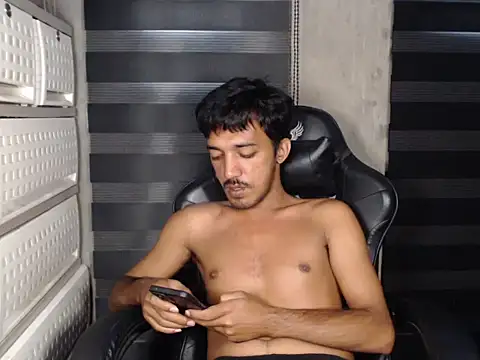 RowyCam online show from November 2025 01:09:02 AM