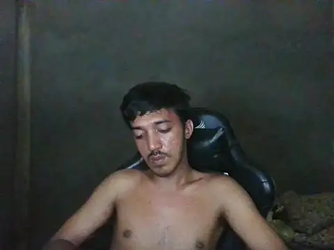 Snapshot of RowyCam chatting on October 2025 03:38:01 AM RowyCam online show from October 2025 03:38:01 AM