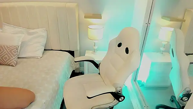 manyaa  online show from December 2025 07:48:01 PM