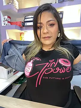 Snapshot of isabella_horney_ chatting on February 2026 01:44:02 PM isabella horney online show from February 2026 01:44:02 PM