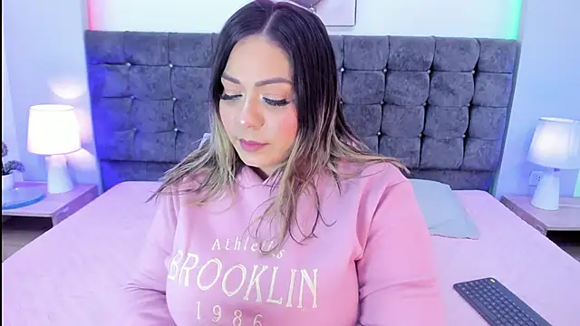 Snapshot of isabella_horney_ chatting on December 2025 07:48:01 PM isabella horney online show from December 2025 07:48:01 PM