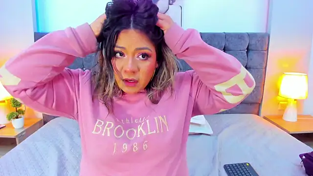 Snapshot of isabella_horney_ chatting on January 2026 06:03:02 PM isabella horney online show from January 2026 06:03:02 PM