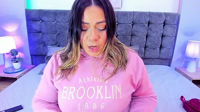 Snapshot of isabella_horney_ chatting on December 2025 07:37:02 PM isabella horney online show from December 2025 07:37:02 PM