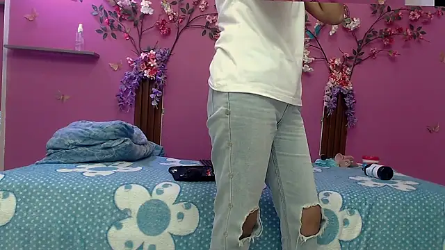 Snapshot of skinnybarbie022 chatting on October 2025 12:06:01 AM skinnybarbie022 online show from October 2025 12:06:01 AM