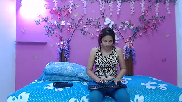 Snapshot of skinnybarbie022 chatting on February 2026 02:51:02 AM skinnybarbie022 online show from February 2026 02:51:02 AM