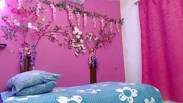 Snapshot of skinnybarbie022 chatting on February 2026 01:05:02 AM skinnybarbie022 online show from February 2026 01:05:02 AM