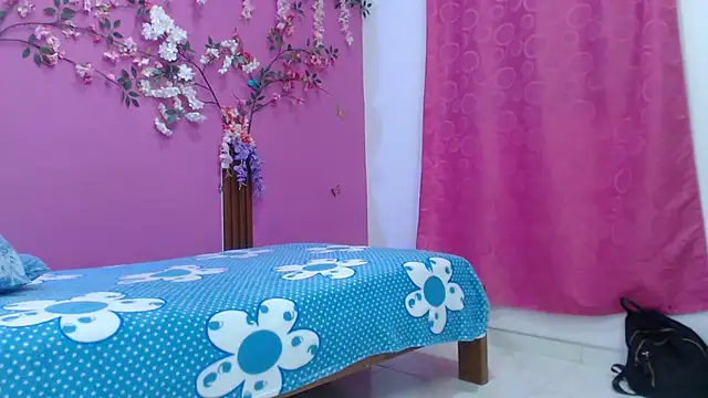 Snapshot of skinnybarbie022 chatting on February 2026 01:05:02 AM skinnybarbie022 online show from February 2026 01:05:02 AM