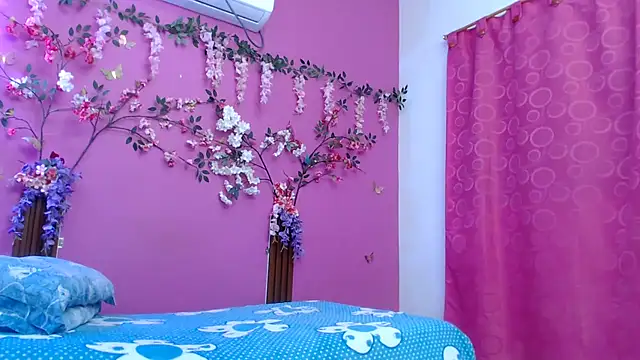 skinnybarbie022 online show from May 2026 12:45:01 AM