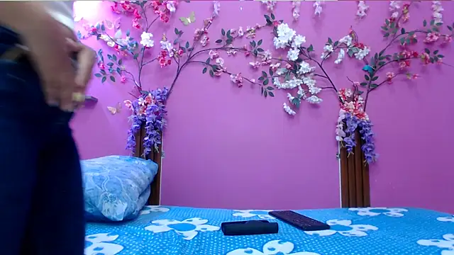 skinnybarbie022 online show from March 2026 12:40:01 AM