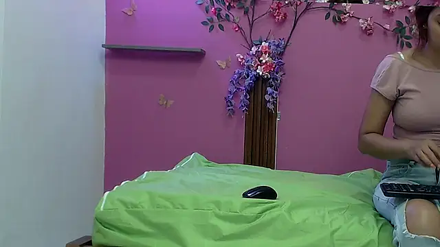 skinnybarbie022 online show from October 2025 01:06:02 AM