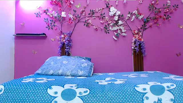 skinnybarbie022 online show from March 2026 01:11:01 AM