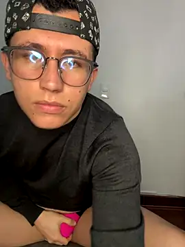 Kurtxxx22 online show from November 2025 06:33:01 PM