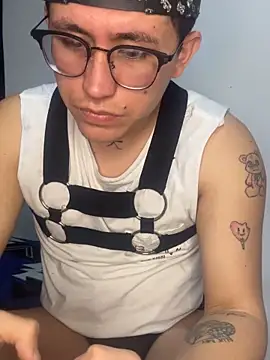 Kurtxxx22 online show from November 2025 01:17:01 AM