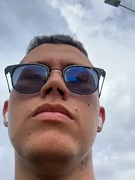 Kurtxxx22 online show from April 2026 09:32:01 PM