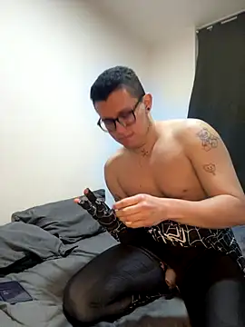 Snapshot of Kurtxxx22 chatting on November 2025 04:08:01 AM Kurtxxx22 online show from November 2025 04:08:01 AM