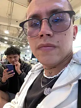 Kurtxxx22 online show from April 2026 06:53:02 PM