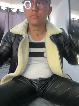 Kurtxxx22 online show from May 2026 07:20:02 PM