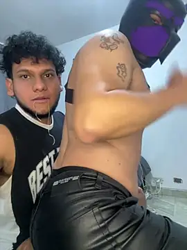 Kurtxxx22 online show from May 2026 06:18:02 AM