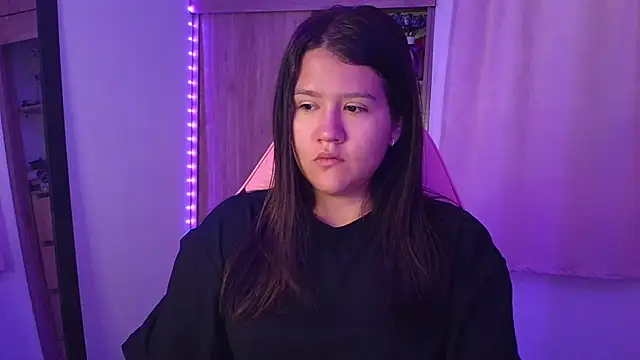 Oliviawatson1 online show from April 2026 12:32:02 PM