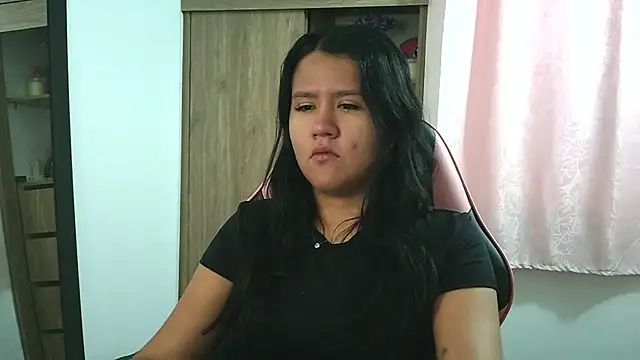 Oliviawatson1 online show from November 2025 01:26:02 PM