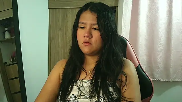 Oliviawatson1 online show from November 2025 12:49:02 PM