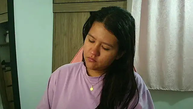 Oliviawatson1 online show from March 2026 12:21:03 PM