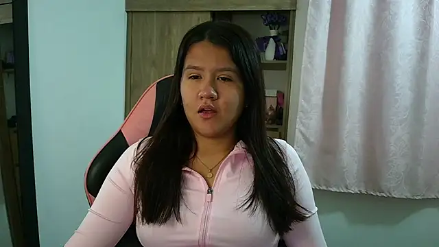 Snapshot of Oliviawatson1 chatting on May 2026 12:00:02 PM Oliviawatson1 online show from May 2026 12:00:02 PM