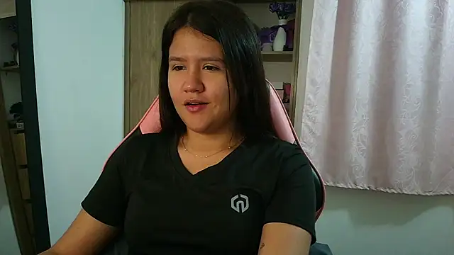 Oliviawatson1 online show from April 2026 12:17:02 PM