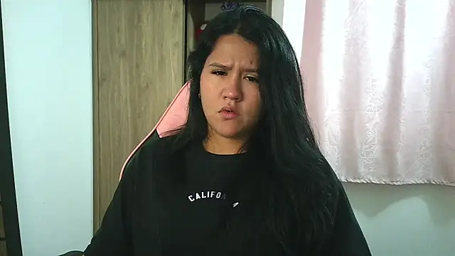 Oliviawatson1 online show from November 2025 12:31:02 PM