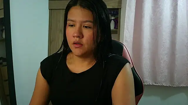 Oliviawatson1 online show from March 2026 12:20:01 PM