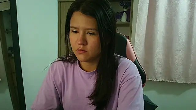 Oliviawatson1 online show from April 2026 12:10:02 PM