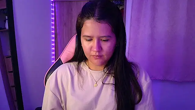 Snapshot of Oliviawatson1 chatting on July 2026 11:19:01 AM Oliviawatson1 online show from July 2026 11:19:01 AM