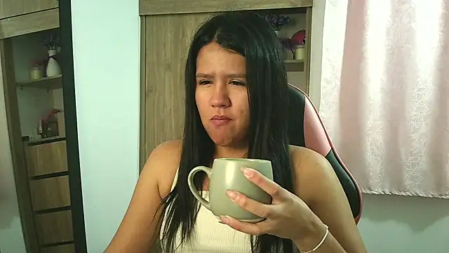 Oliviawatson1 online show from November 2025 12:49:01 PM