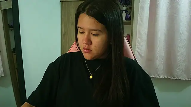 Snapshot of Oliviawatson1 chatting on May 2026 12:06:01 PM Oliviawatson1 online show from May 2026 12:06:01 PM