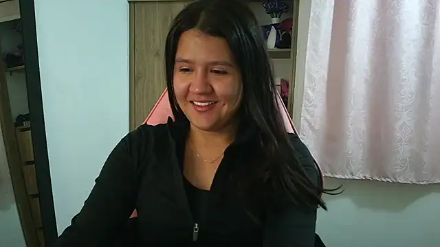 Snapshot of Oliviawatson1 chatting on May 2026 12:15:02 PM Oliviawatson1 online show from May 2026 12:15:02 PM