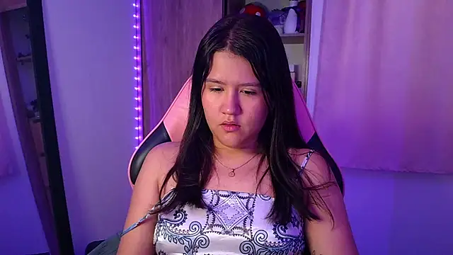 Oliviawatson1 online show from April 2026 12:18:02 PM