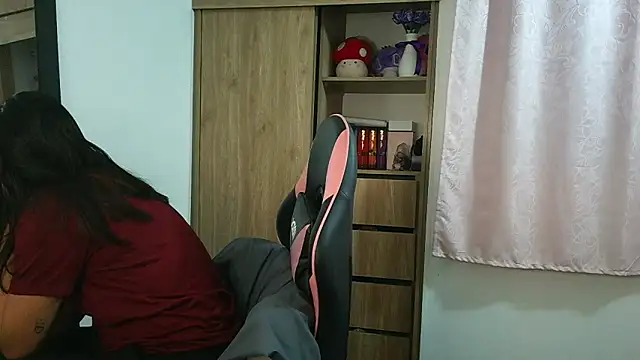 Oliviawatson1 online show from April 2026 12:06:02 PM