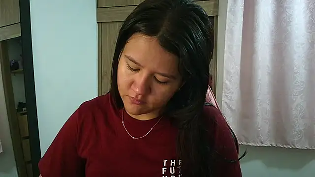 Snapshot of Oliviawatson1 chatting on May 2026 12:14:02 PM Oliviawatson1 online show from May 2026 12:14:02 PM