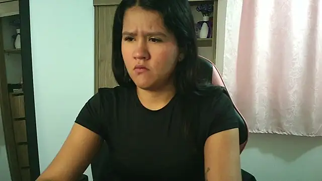 Oliviawatson1 online show from December 2025 01:10:02 PM