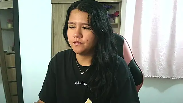 Oliviawatson1 online show from November 2025 12:42:01 PM