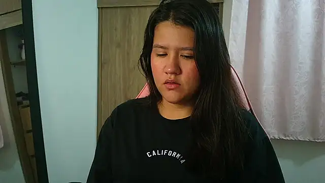 Oliviawatson1 online show from March 2026 12:20:01 PM