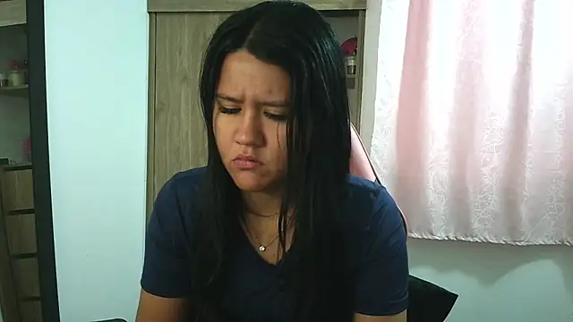 Oliviawatson1 online show from November 2025 01:15:01 PM