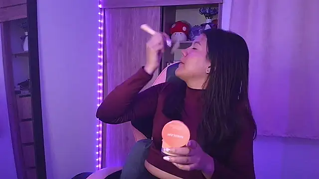 Oliviawatson1 online show from March 2026 12:00:01 PM