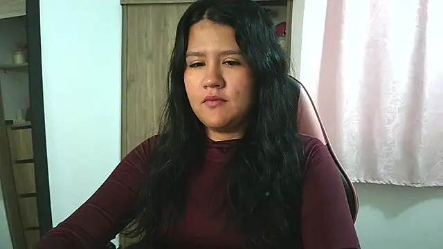 Oliviawatson1 online show from November 2025 01:05:01 PM