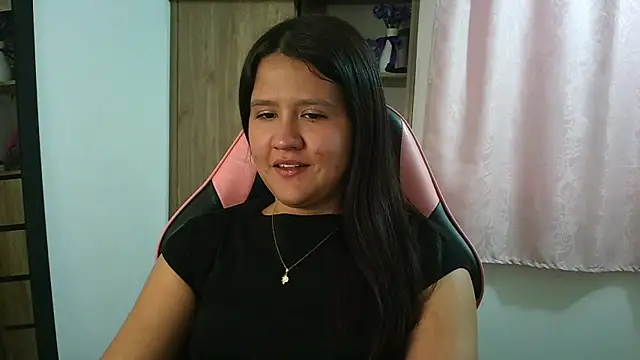 Snapshot of Oliviawatson1 chatting on May 2026 04:10:01 PM Oliviawatson1 online show from May 2026 04:10:01 PM