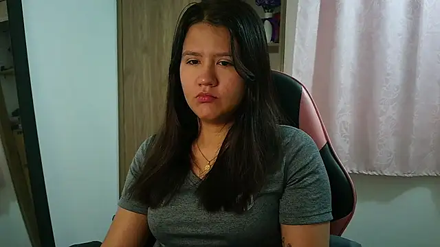 Oliviawatson1 online show from April 2026 12:11:02 PM