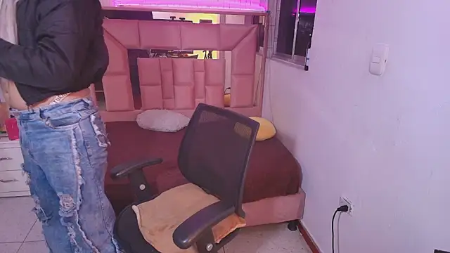 lailahdark online show from February 2026 02:33:02 AM