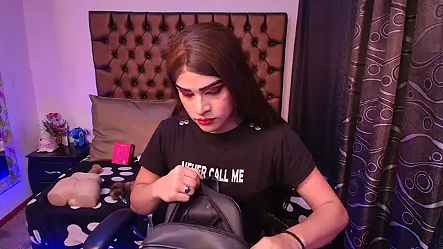 lailahdark online show from April 2026 08:27:01 PM